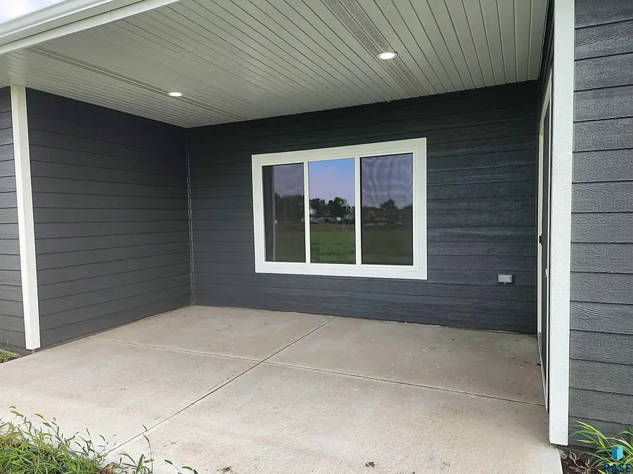 431 E Center Ave, Salem, SD 57058 - #3
