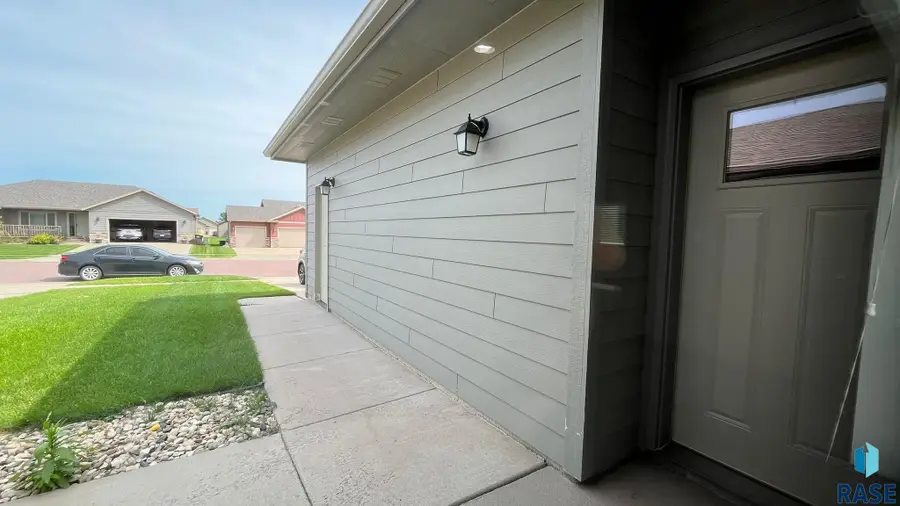3507 E Chatham St, Sioux Falls, SD 57108 - #2