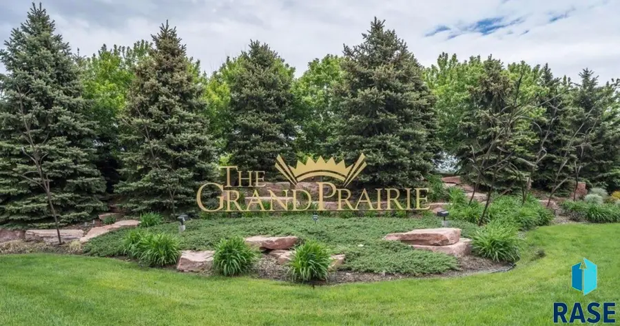 413 E 77th St, Sioux Falls, SD 57108 - #3