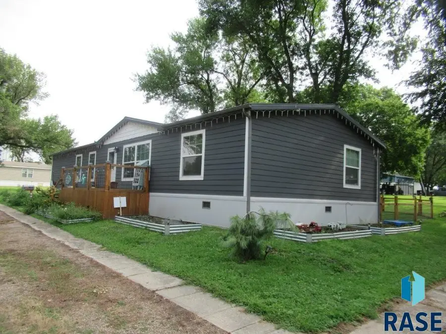 505 E 1st Ave #16, Rock Rapids, IA 51246 - #2