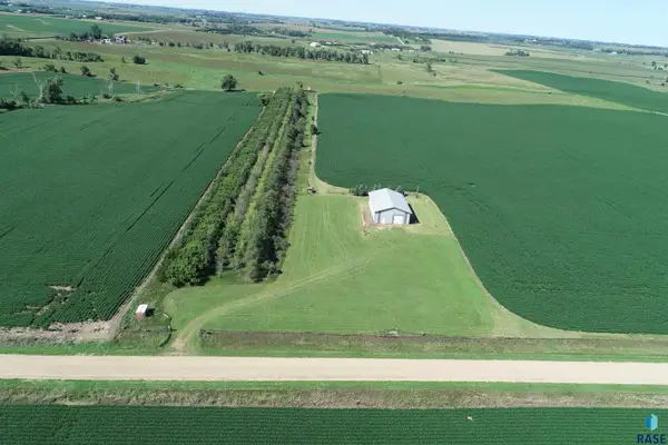 2010 E 9th St, Hartford, SD 57033