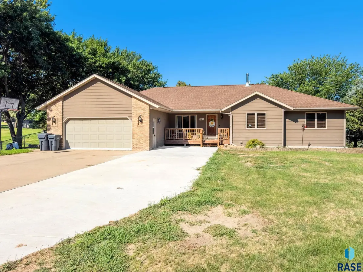 921 Elvira Dr, Garretson, SD 57030 - #1