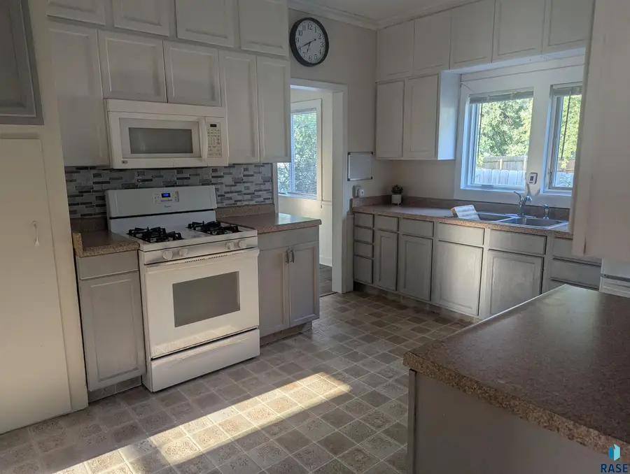 1221 W Vermillion St, Centerville, SD 57014 - #2