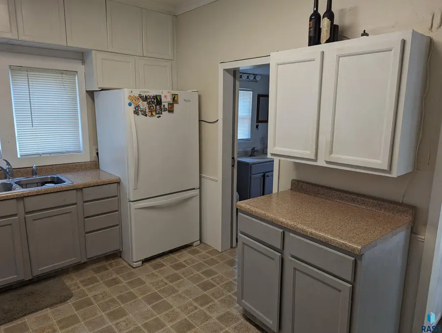 1221 W Vermillion St, Centerville, SD 57014 - #3