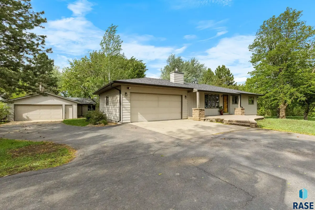 47516 271st St, Harrisburg, SD 57032 - #1