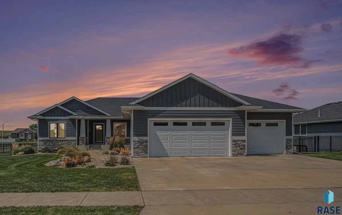 1820 W Thomas Cir, Brandon, SD 57005 - #1