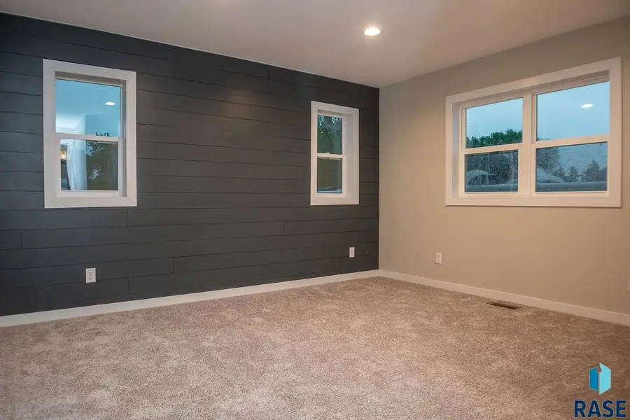 105 W Kluckholm St, Montrose, SD 57048 - #2