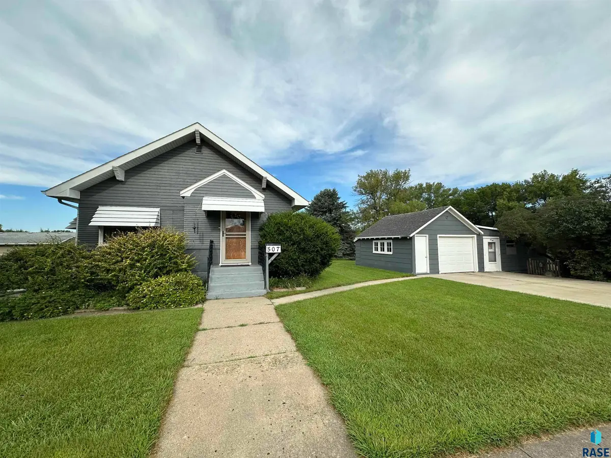 507 1st St N, Beresford, SD 57004 - #1