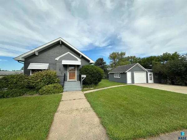 507 1st St N, Beresford, SD 57004