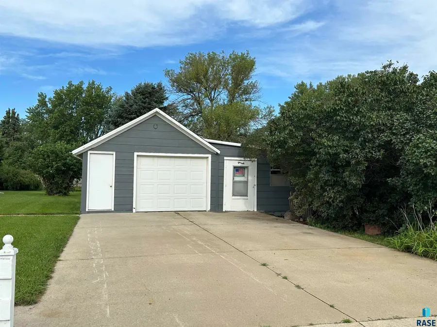 507 1st St N, Beresford, SD 57004 - #3