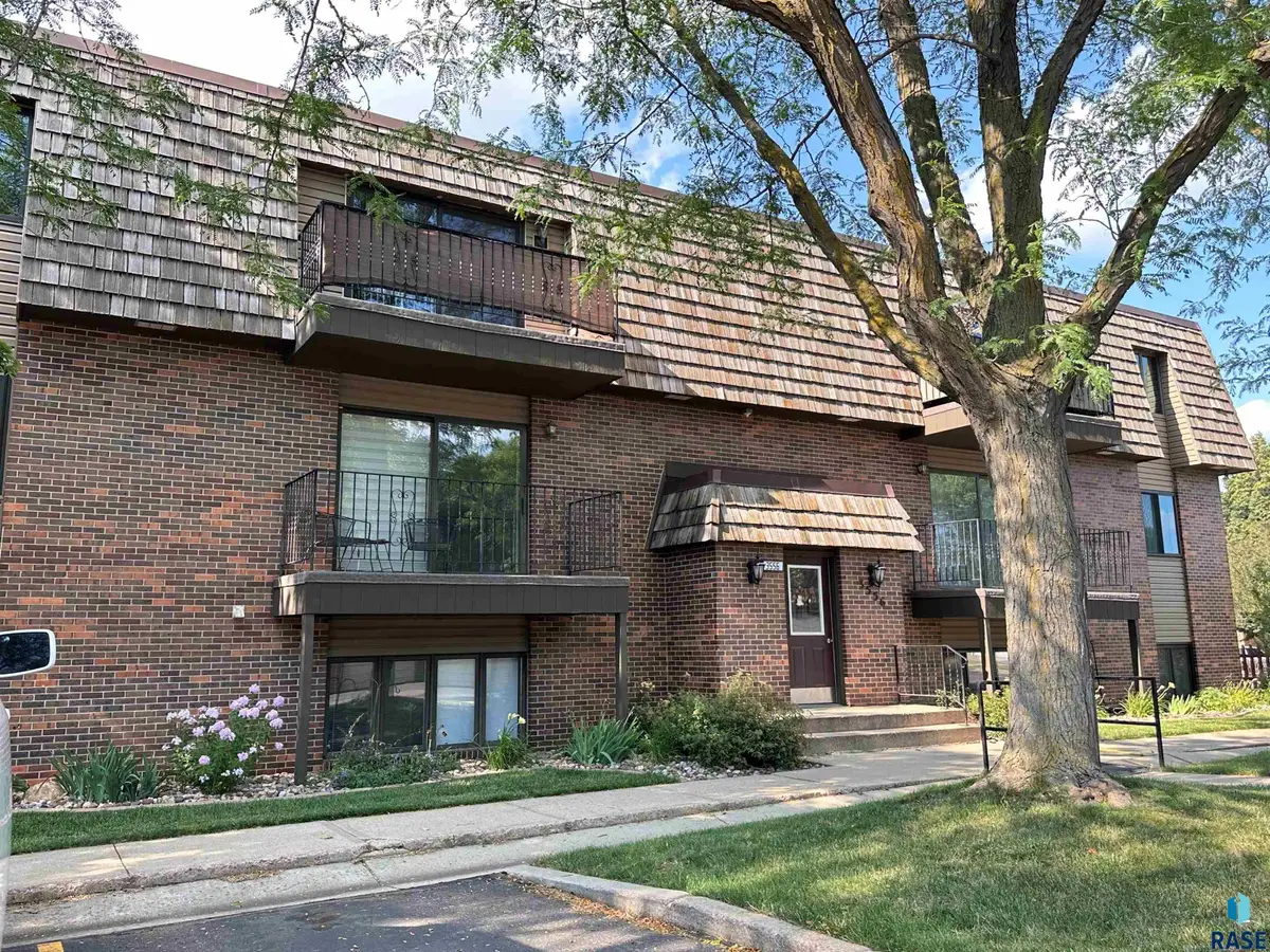 3556 Gateway Blvd #203, Sioux Falls, SD 57106 - #1