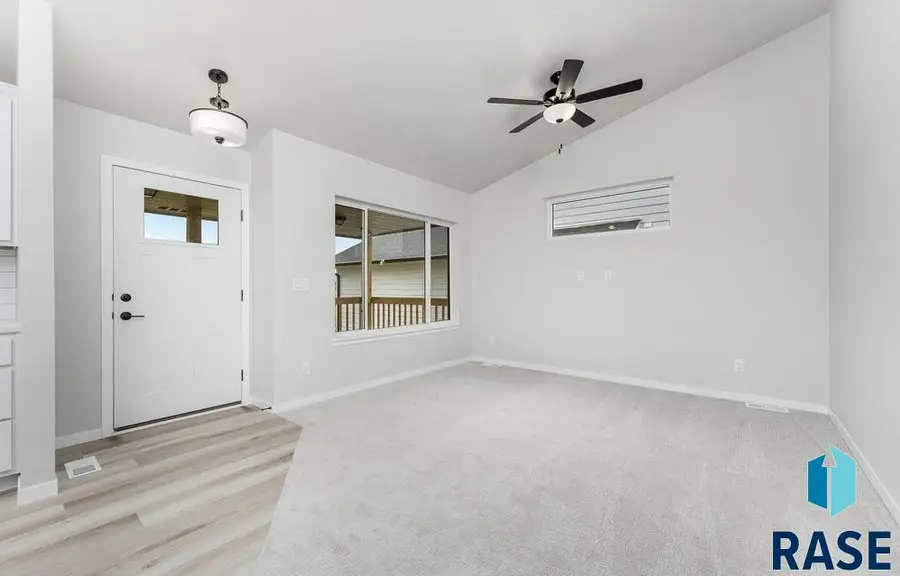 1708 N Concord Dr, Sioux Falls, SD 57110 - #2