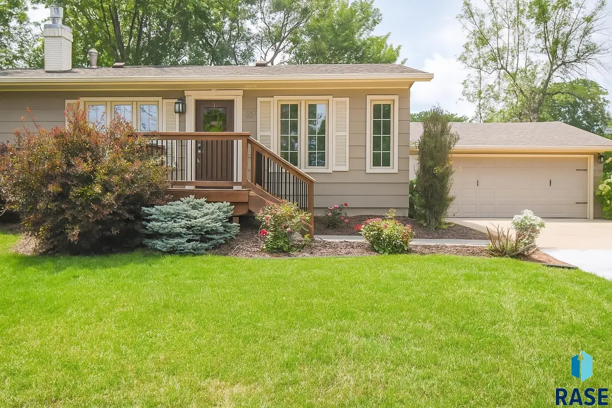 409 Grand Ave, Harrisburg, SD 57032 - #1