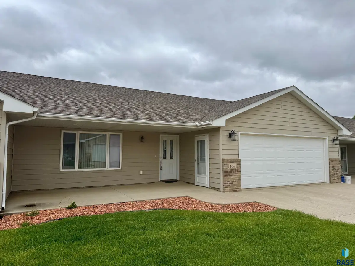 207 W 5th St #104, Hartford, SD 57033 - #1