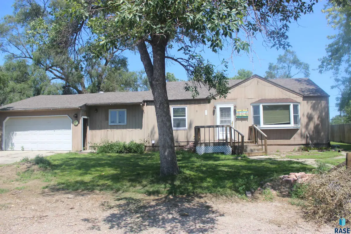 304 E Main St, Woonsocket, SD 57385 - #1