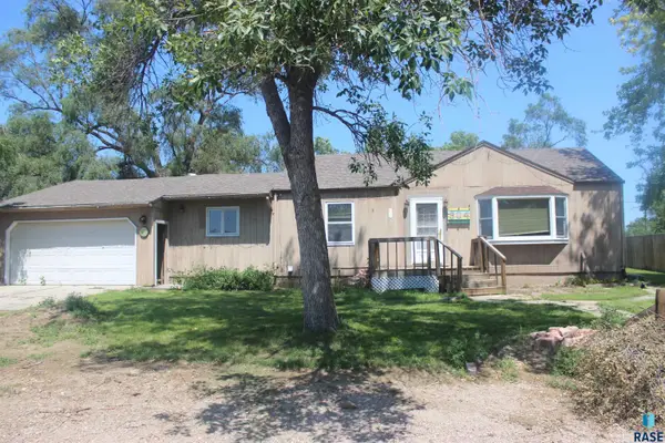 304 E Main St, Woonsocket, SD 57385