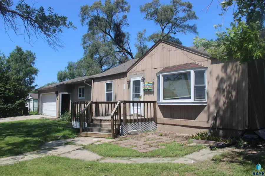 304 E Main St, Woonsocket, SD 57385 - #2