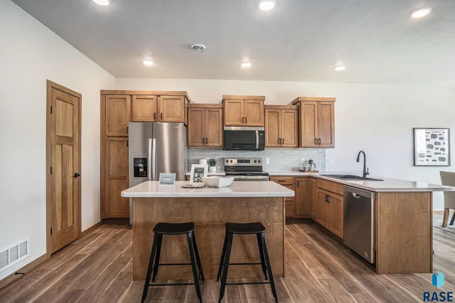 9203 W 43rd St, Sioux Falls, SD 57106 - #2