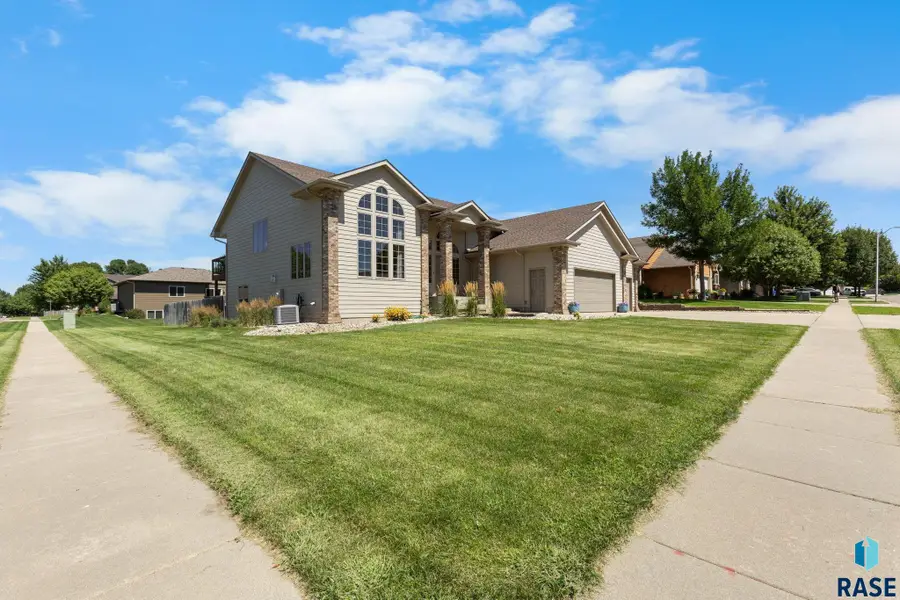 7412 W Zinnia Cir, Sioux Falls, SD 57106 - #2