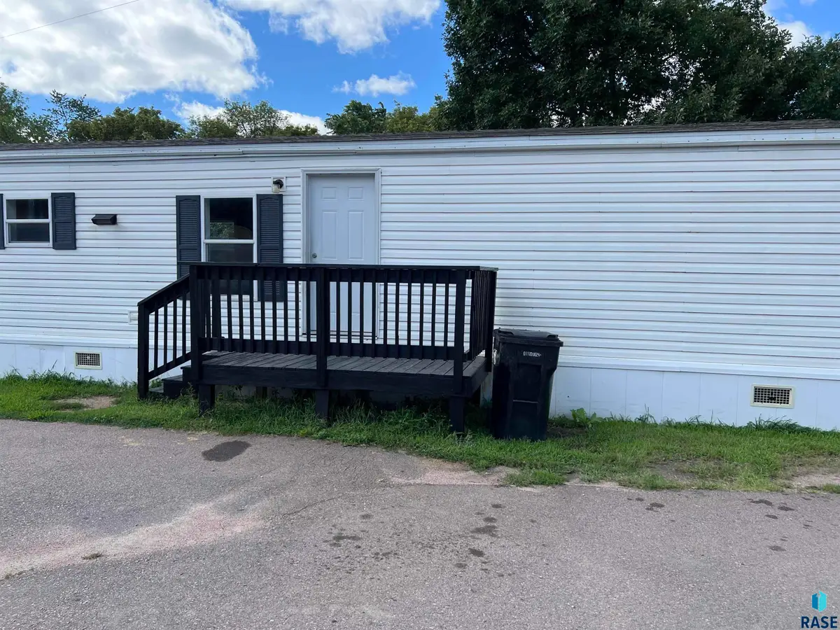 4008 E Hayes Pl, Sioux Falls, SD 57103 - #1