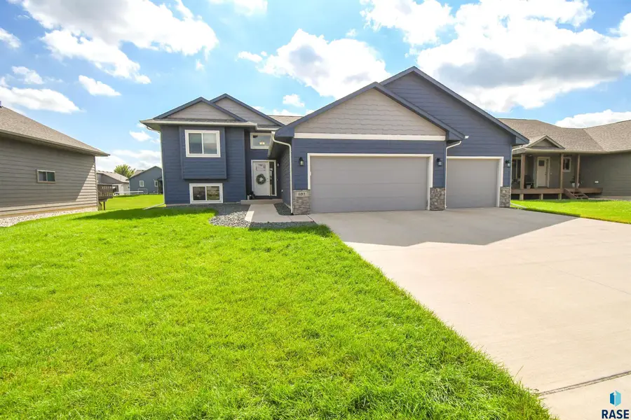 601 Brannon Dr, Harrisburg, SD 57032 - #2