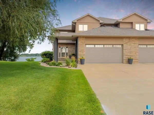 6008 Sunset Blvd, Madison, SD 57042