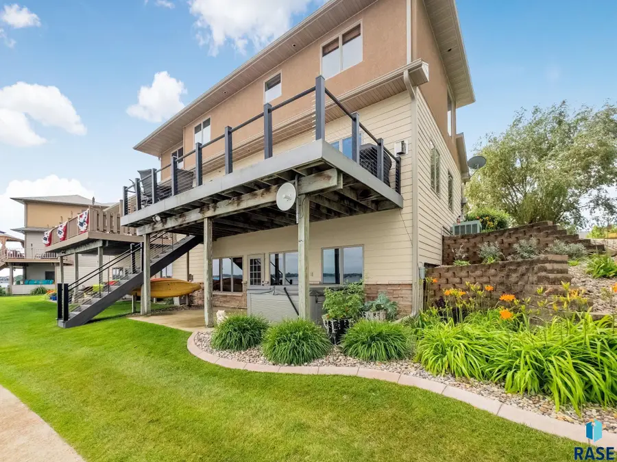 6008 Sunset Blvd, Madison, SD 57042 - #3