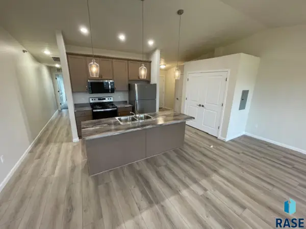 9308 W 32nd St #6, Sioux Falls, SD 57106