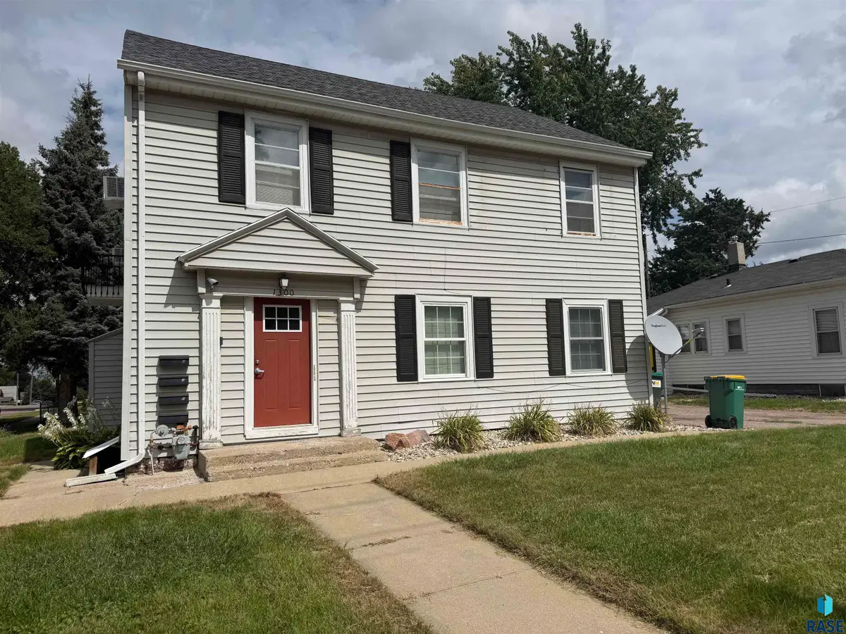 1300 E 6th St, Sioux Falls, SD 57106 - #1