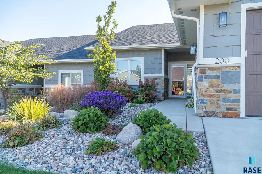 200 N Pine Lake Dr, Sioux Falls, SD 57110 - #2
