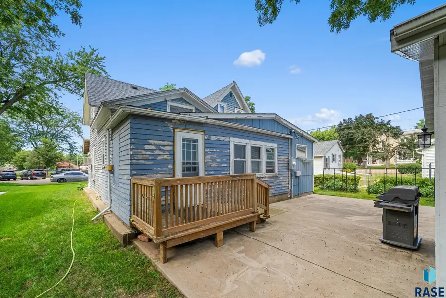 220 N Broadway St, Canton, SD 57013 - #2