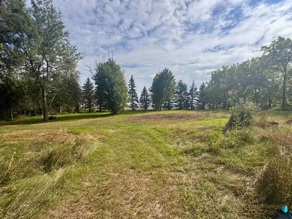 47166 245th St, Dell Rapids, SD 57022