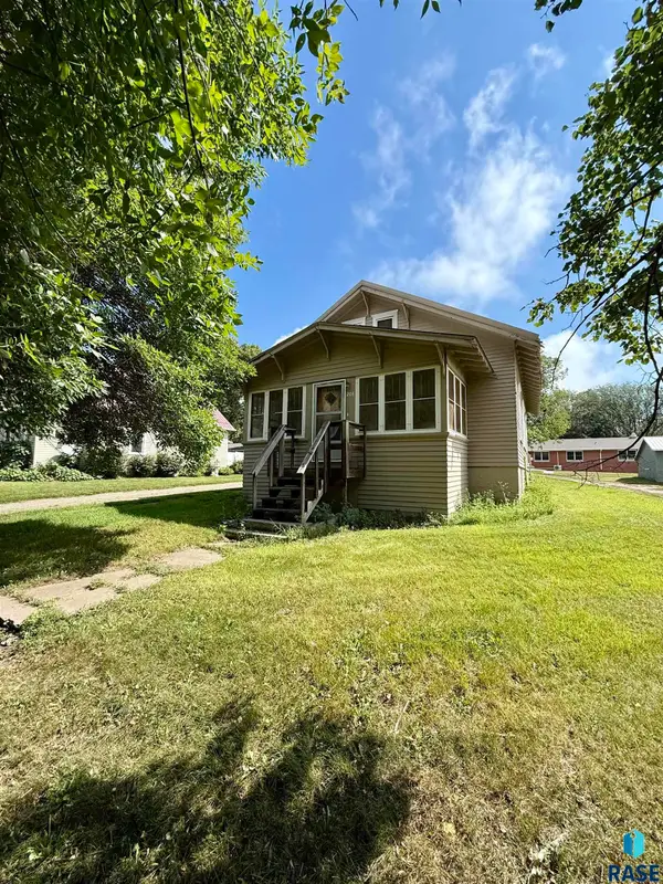 208 S Clark Ave, Irene, SD 57037