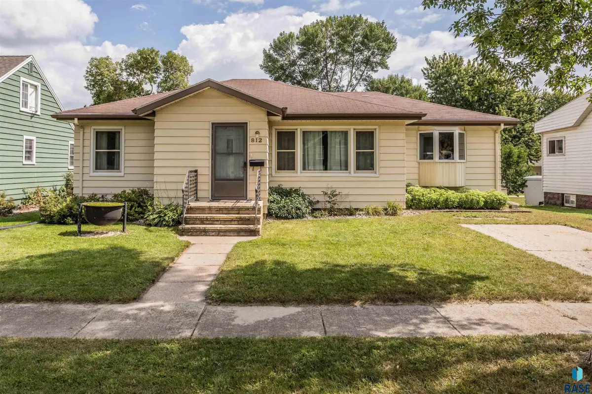 812 N Spring St, Luverne, MN 56156 - #1