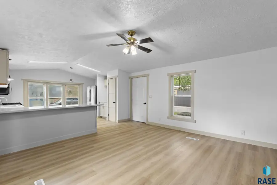 414 N Todd Pl, Sioux Falls, SD 57107 - #3
