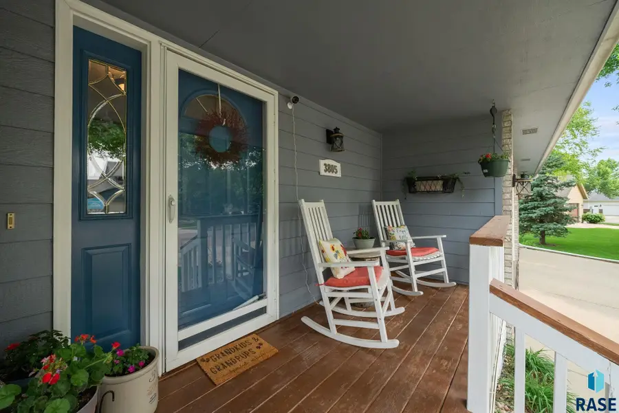 3805 S Lisanne Ave, Sioux Falls, SD 57103 - #2