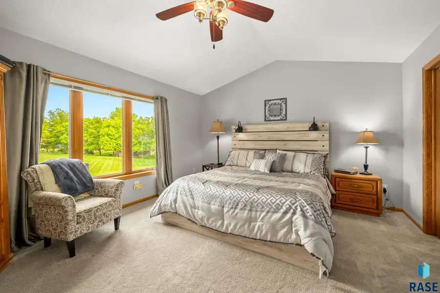 3805 S Lisanne Ave, Sioux Falls, SD 57103 - #3