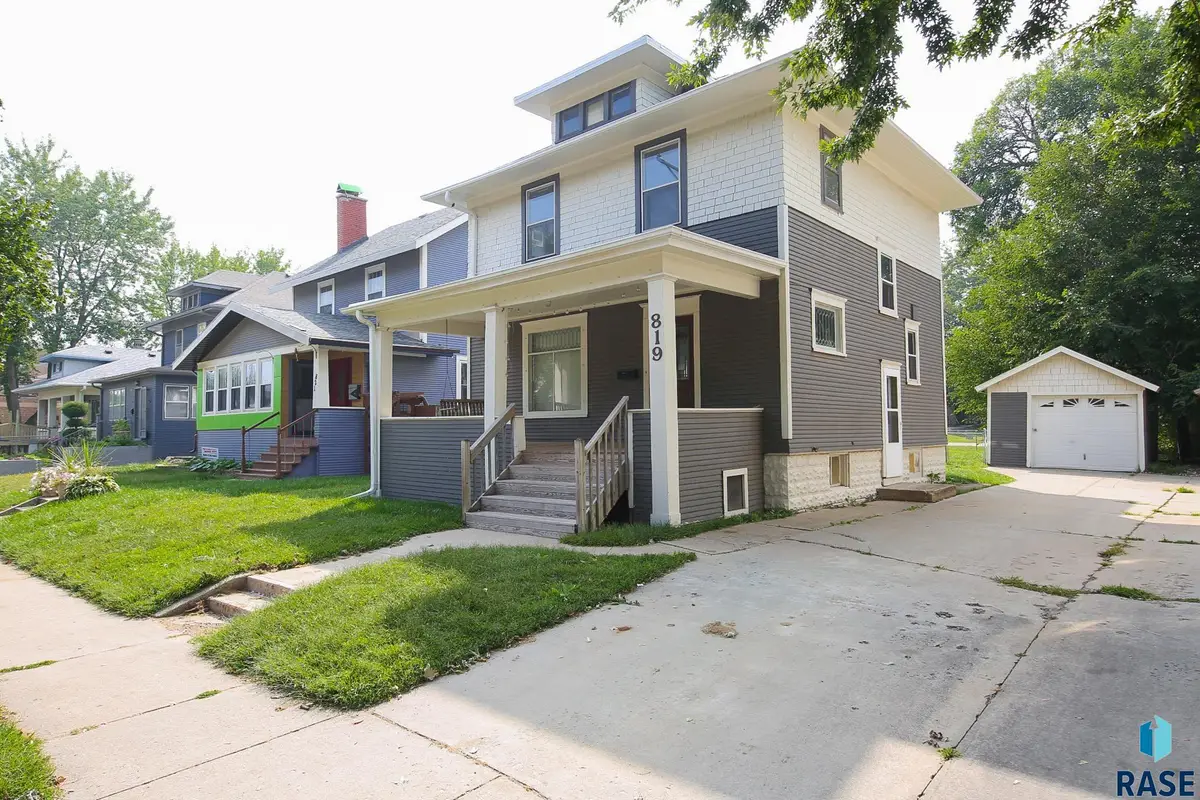 819 S Summit Ave, Sioux Falls, SD 57104 - #1