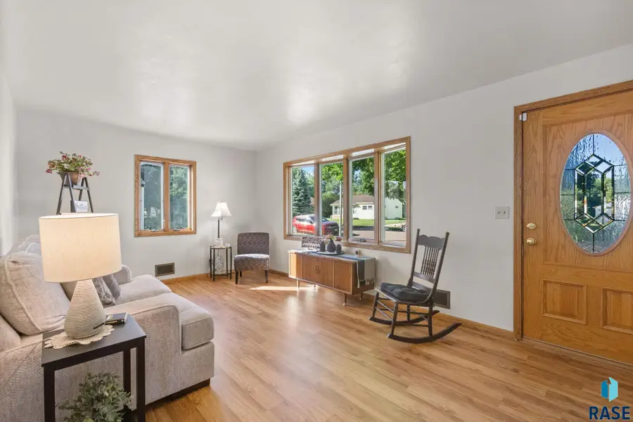 616 N Leadale Ave, Sioux Falls, SD 57103 - #2