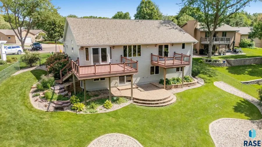 1605 S Silver Creek Cir, Sioux Falls, SD 57106 - #3