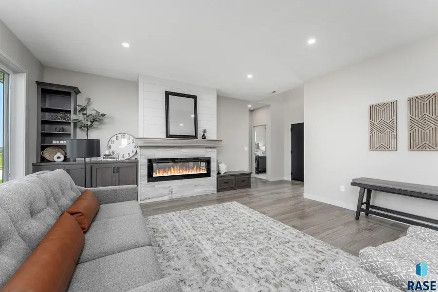 2700 N Sylvan Cir, Tea, SD 57064 - #2