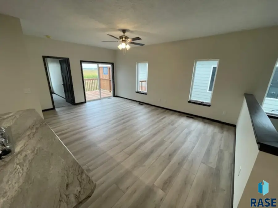 9615 W Tunis Dr, Sioux Falls, SD 57106 - #3