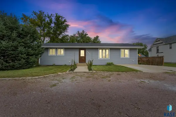 306 E Maple St, Beresford, SD 57004