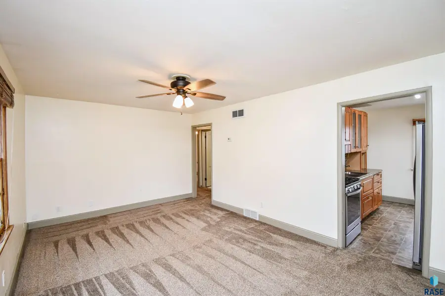 813 S Garfield Ave, Sioux Falls, SD 57104 - #3