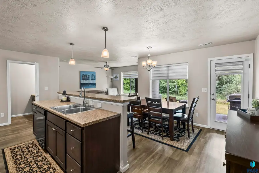 316 Macey Ave, Harrisburg, SD 57032 - #3