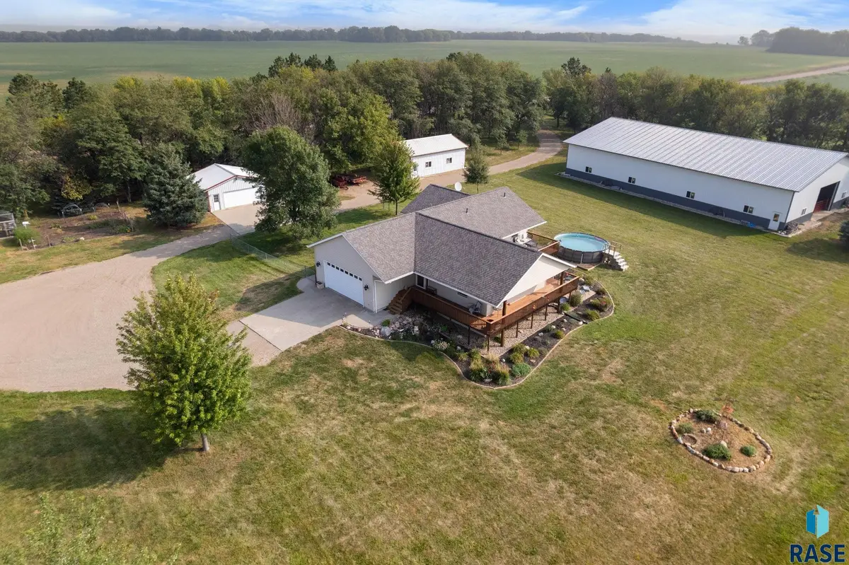 48349 276th St, Canton, SD 57013 - #1