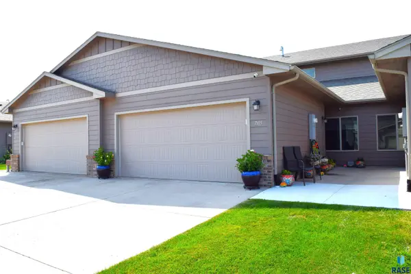 7105 S Bridger Pl, Sioux Falls, SD 57108