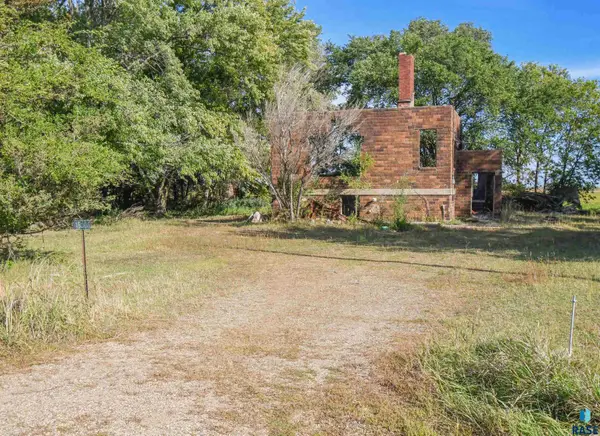 48006 278th St, Canton, SD 57013