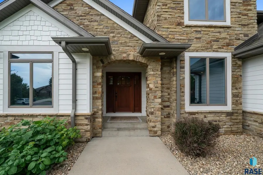 6304 S Callington Cir, Sioux Falls, SD 57108 - #2