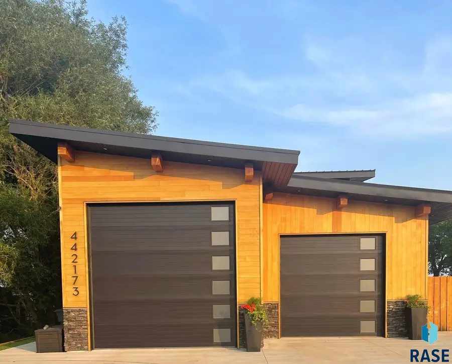 442173 Schlekewy Dr, Lake City, SD 57247 - #2